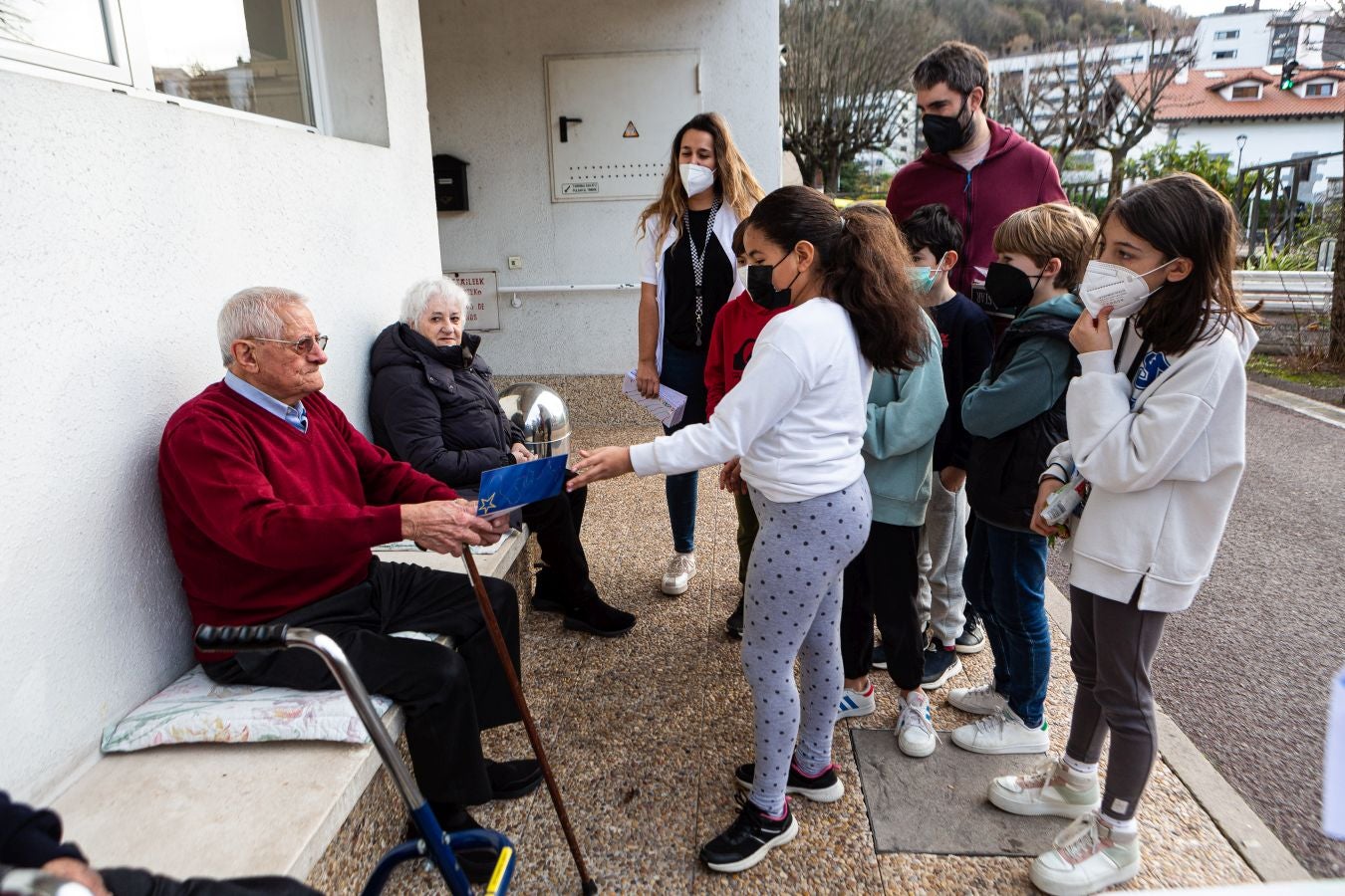 Fotos: Cartas que llevan la Navidad a la residencia de Andoain