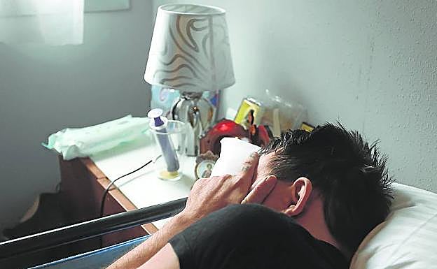 Alex sólo tiene algo movilidad en un brazo.