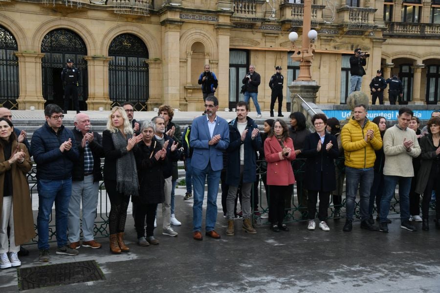 Fotos: Dolor y lágrimas en la concentración en recuerdo a Lukas Agirre