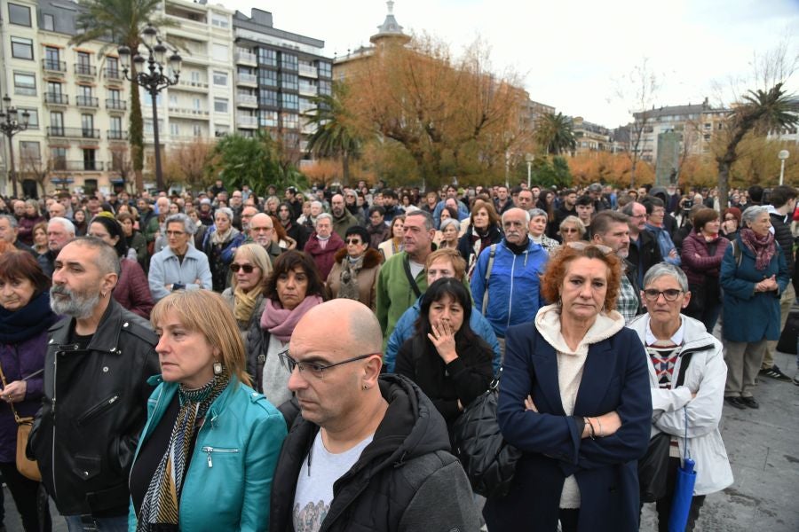 Fotos: Dolor y lágrimas en la concentración en recuerdo a Lukas Agirre