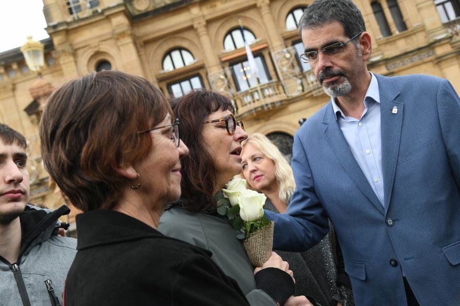 Fotos: Dolor y lágrimas en la concentración en recuerdo a Lukas Agirre