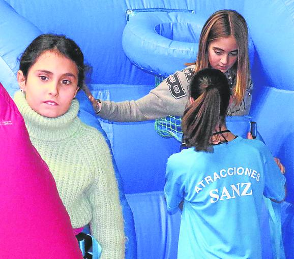 Fotos: Niños y niñas disfrutan de la Navidad en el parque infantil