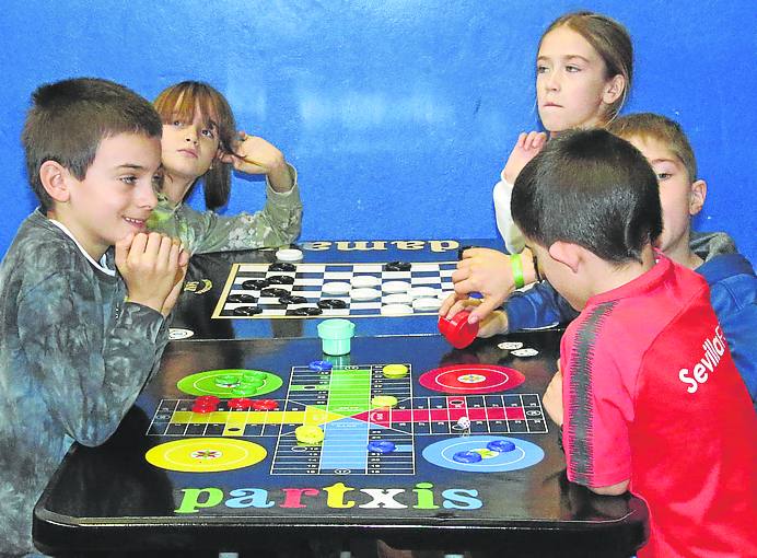 Fotos: Niños y niñas disfrutan de la Navidad en el parque infantil