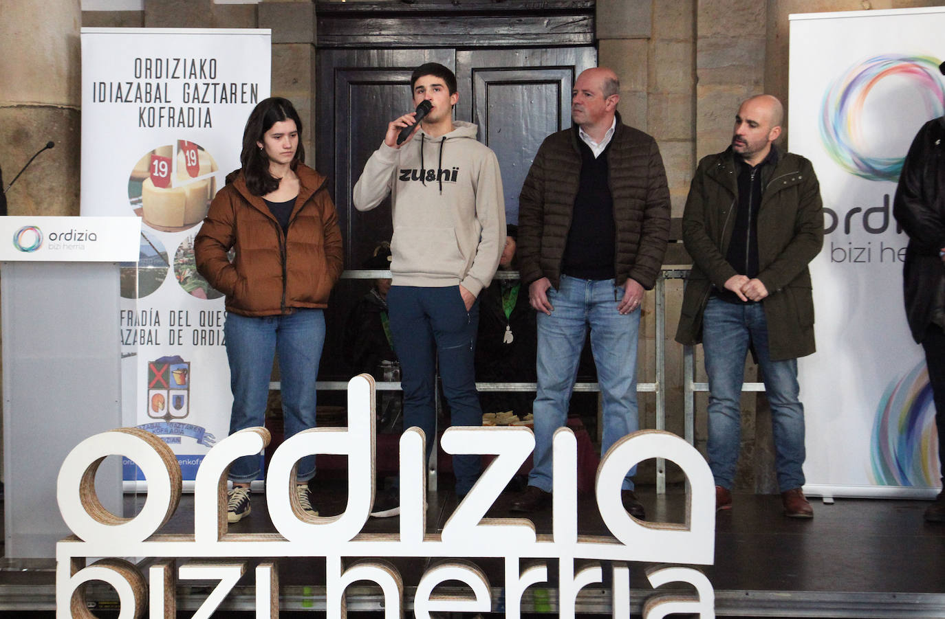 Fotos: Ambiente navideño en una feria muy especial en Ordizia