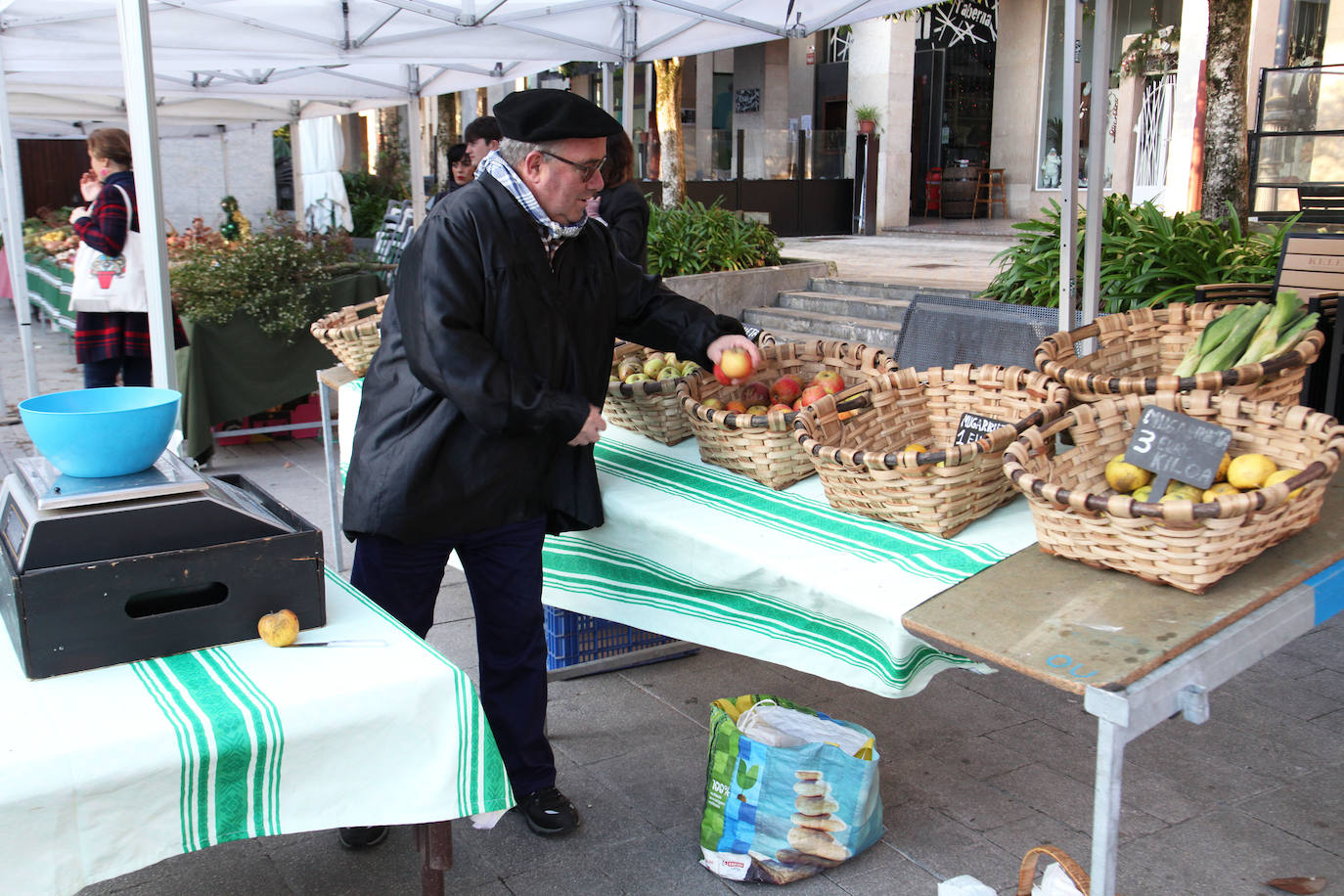 Fotos: Ambiente navideño en una feria muy especial en Ordizia