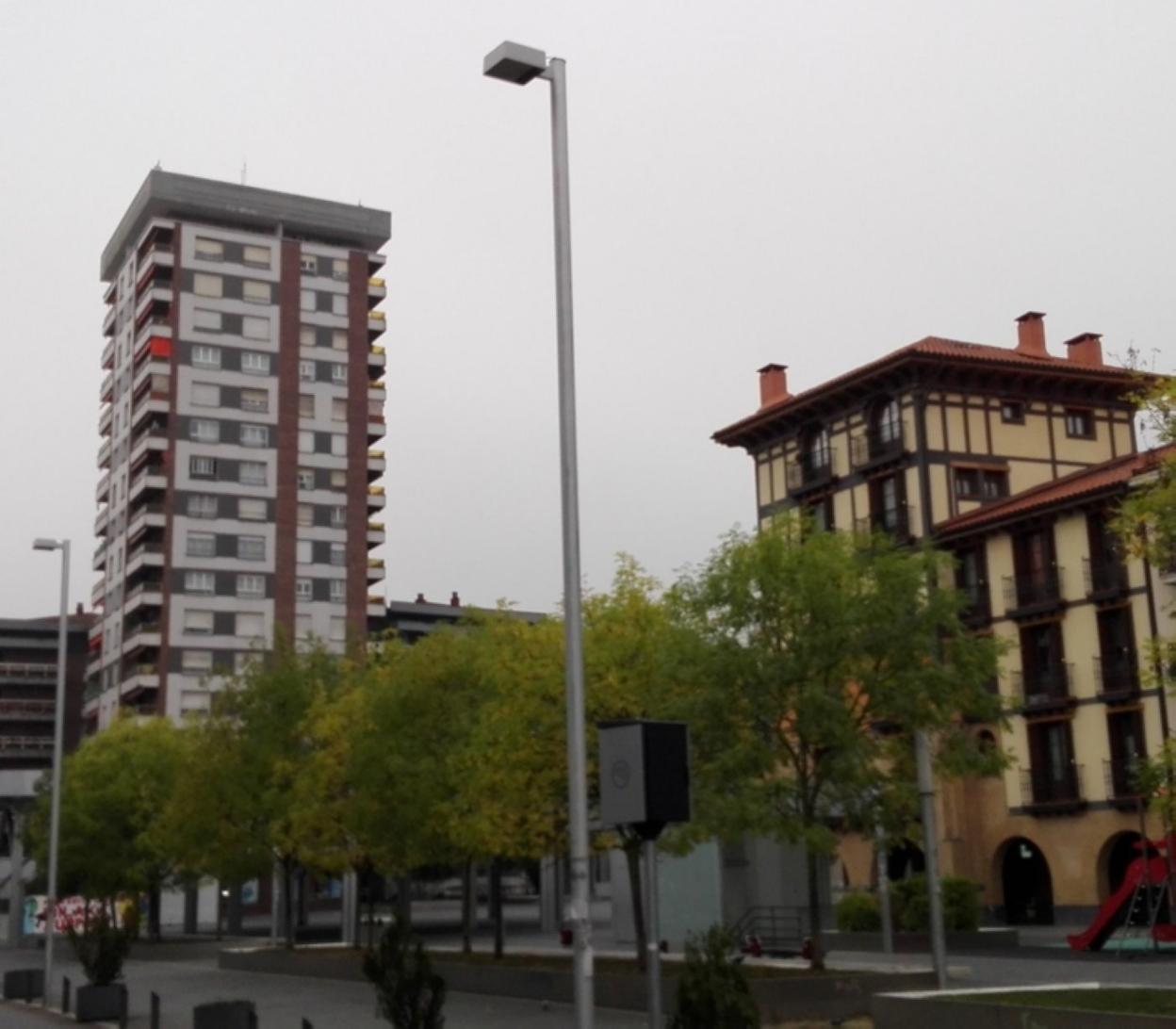 Un punto de iluminación led en la plaza Biteri. 