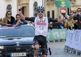 El ciclista esloveno del UAE Emirates Tadej Pogacar se impone en la II edición de la Clásica Jaén Paraíso Interior, disputada este lunes