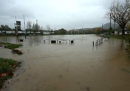 El campo de rugby de Hernani, en las inundaciones del río Urumea de 2021.