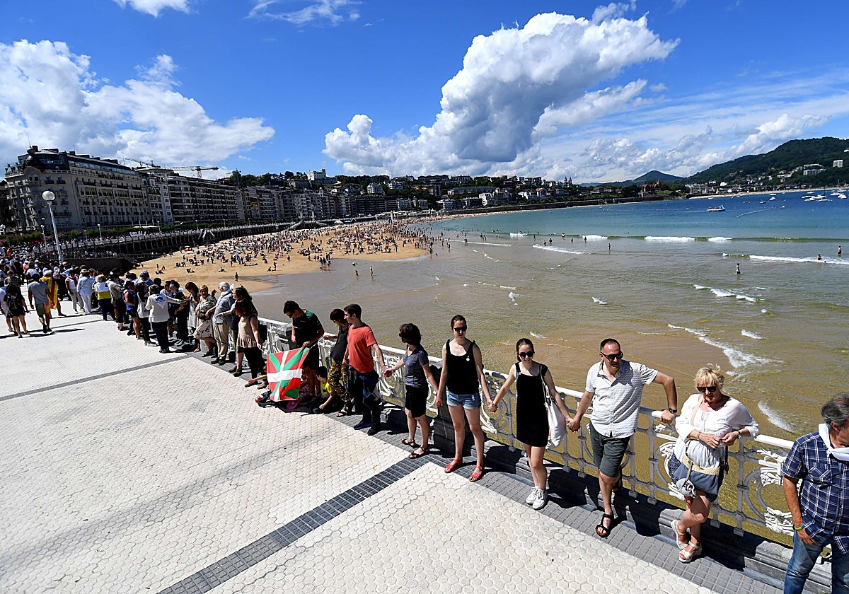 Cadena de Gure Esku Dago en Donostia.