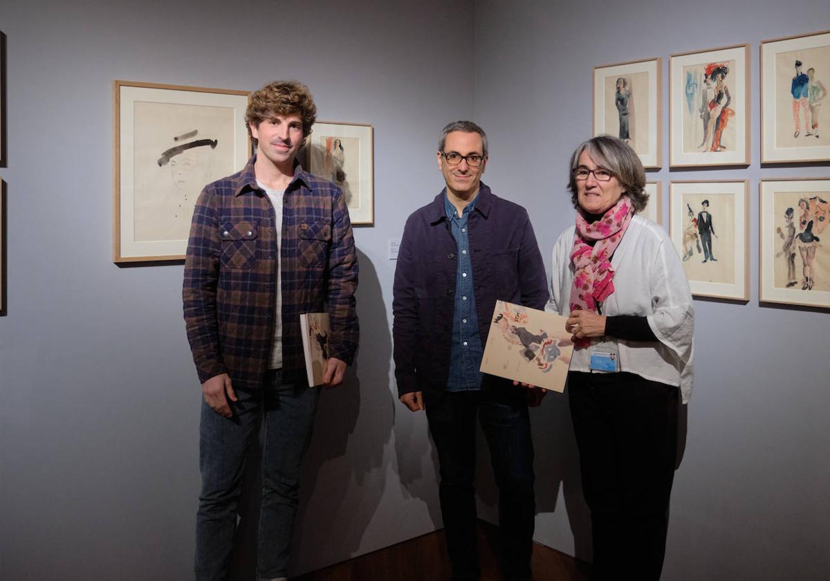 Jon Insausti, concejal de Cultura de San Sebastián; Mikel Lertxundi, comisario de la exposición, y Susana Soto, directora de San Telmo.