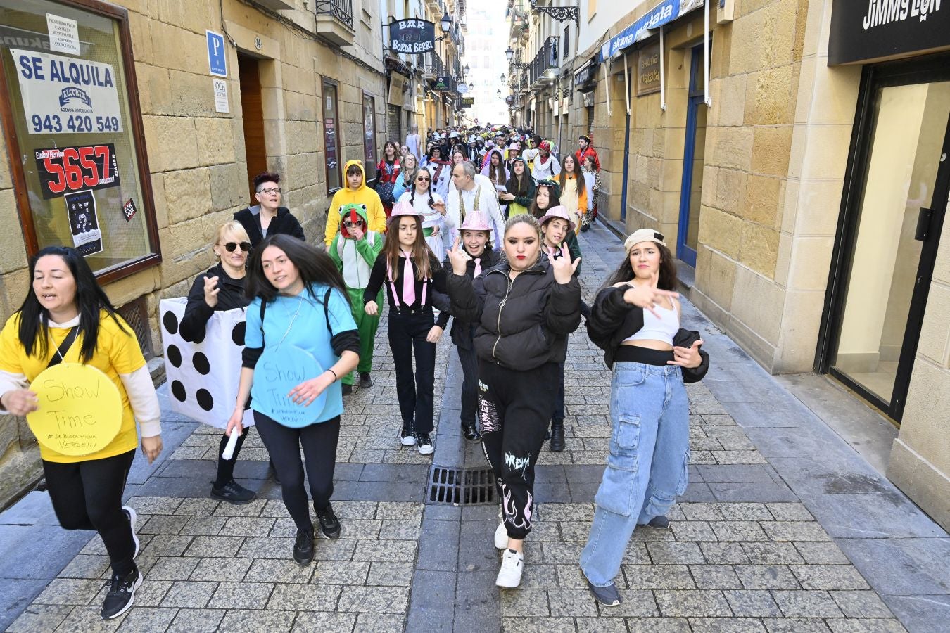 La Diosa Momo ordena diversión