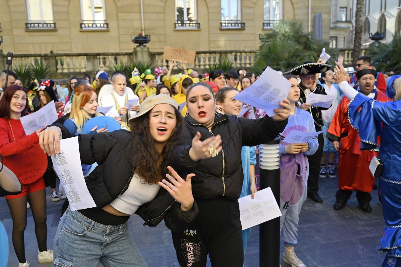 La Diosa Momo ordena diversión