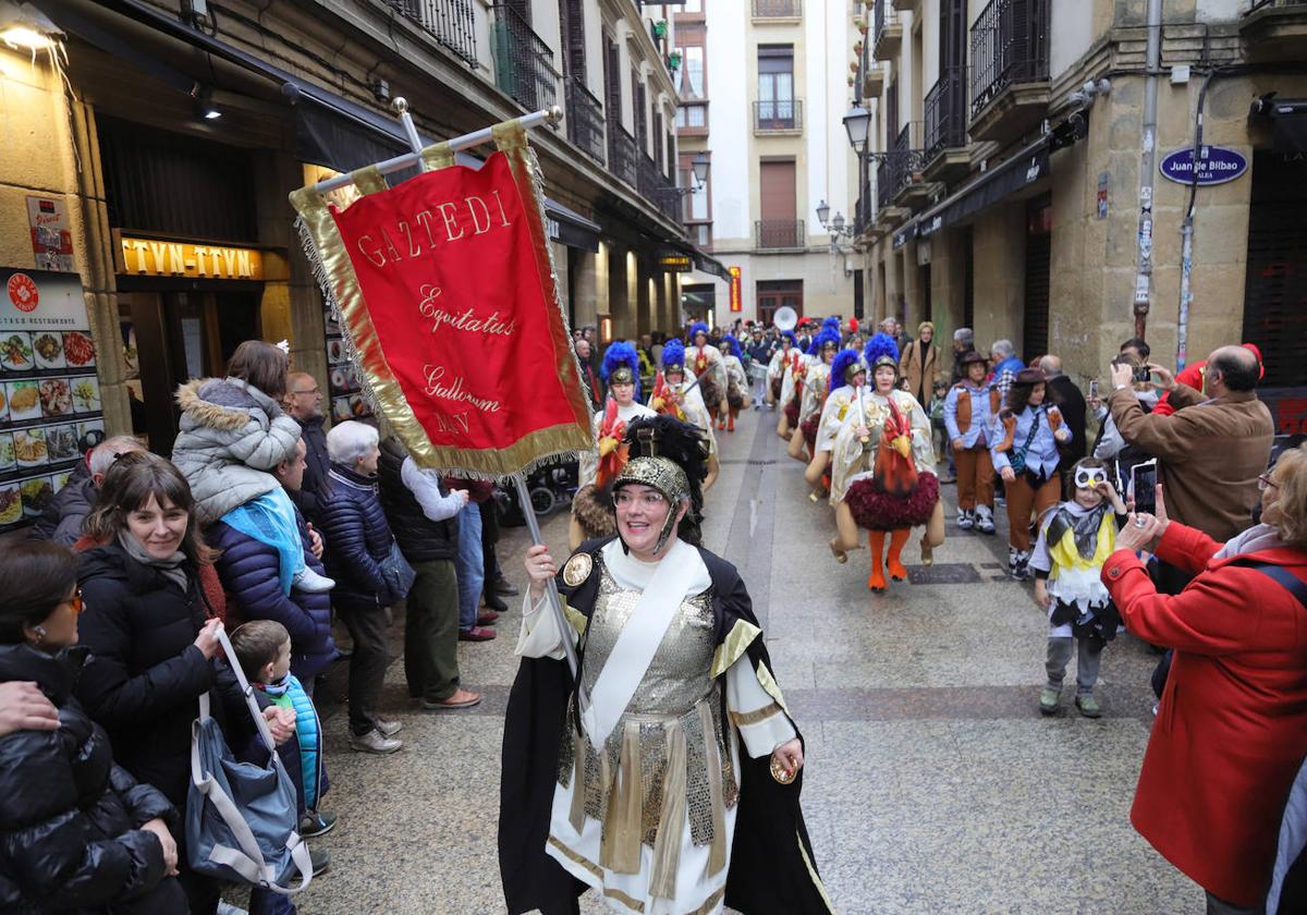 Gallos, Jardineros y Bebés ponen el color en Donostia