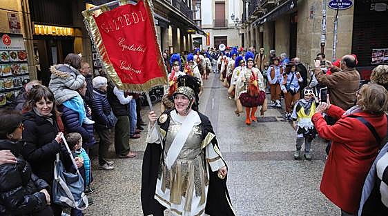 Gallos, Jardineros y Bebés ponen el color en Donostia