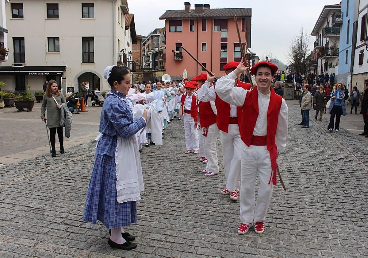 Desfile de Inude eta Artzainak en Astigarraga