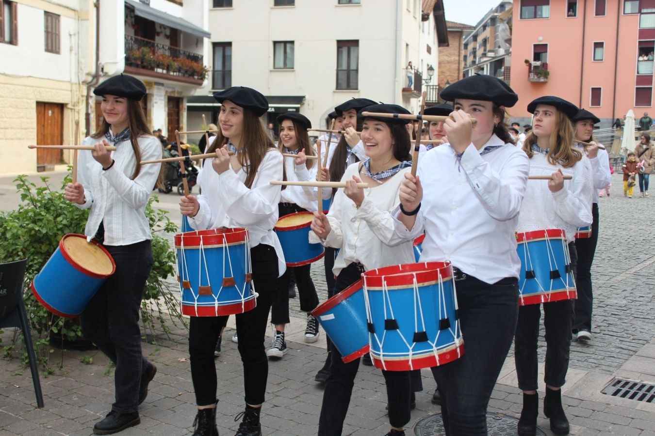 Desfile de Inude eta Artzainak en Astigarraga
