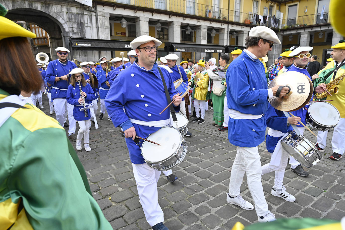 Asteartita pone el broche final a los carnavales de Tolosa