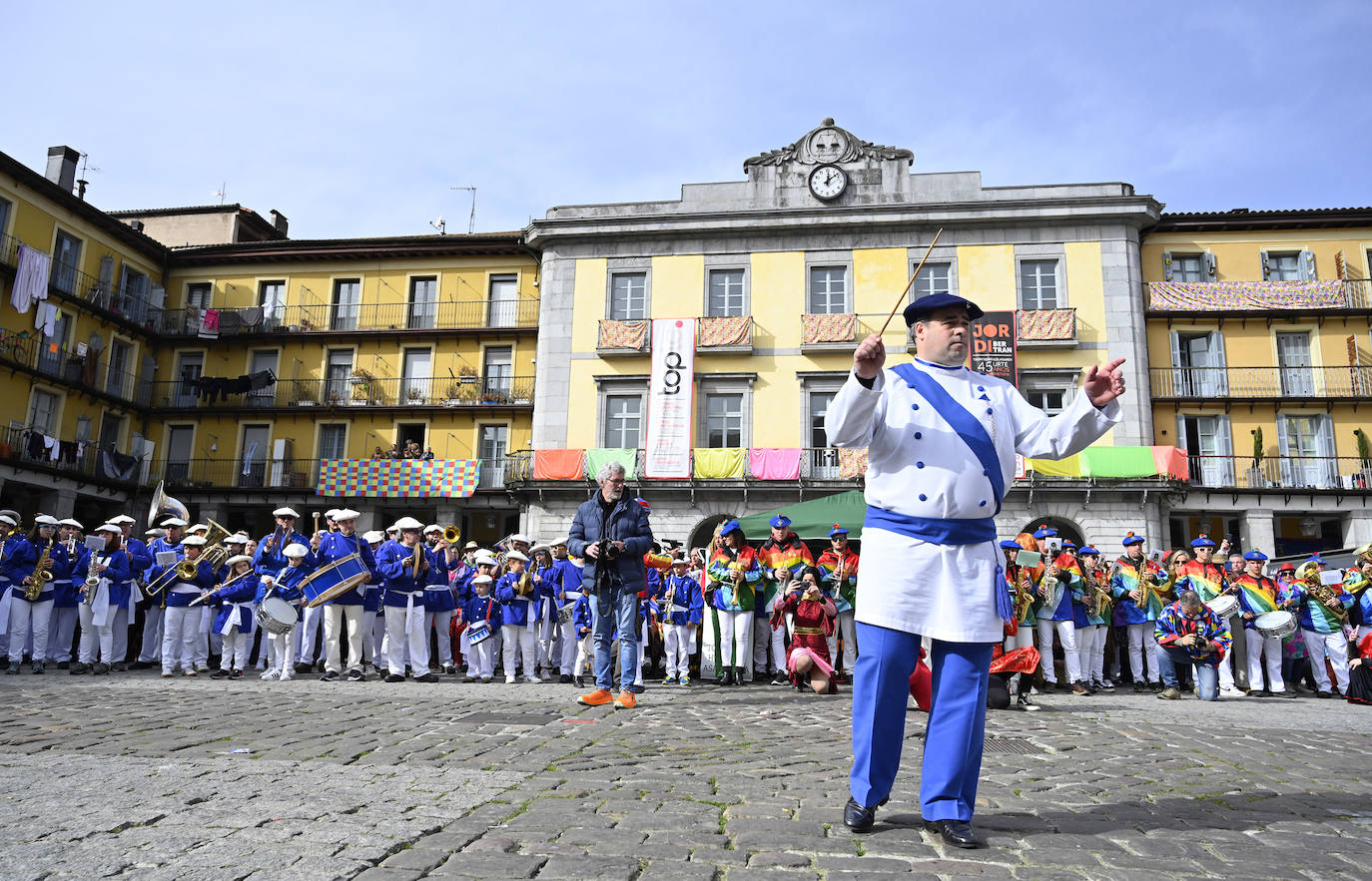 Asteartita pone el broche final a los carnavales de Tolosa