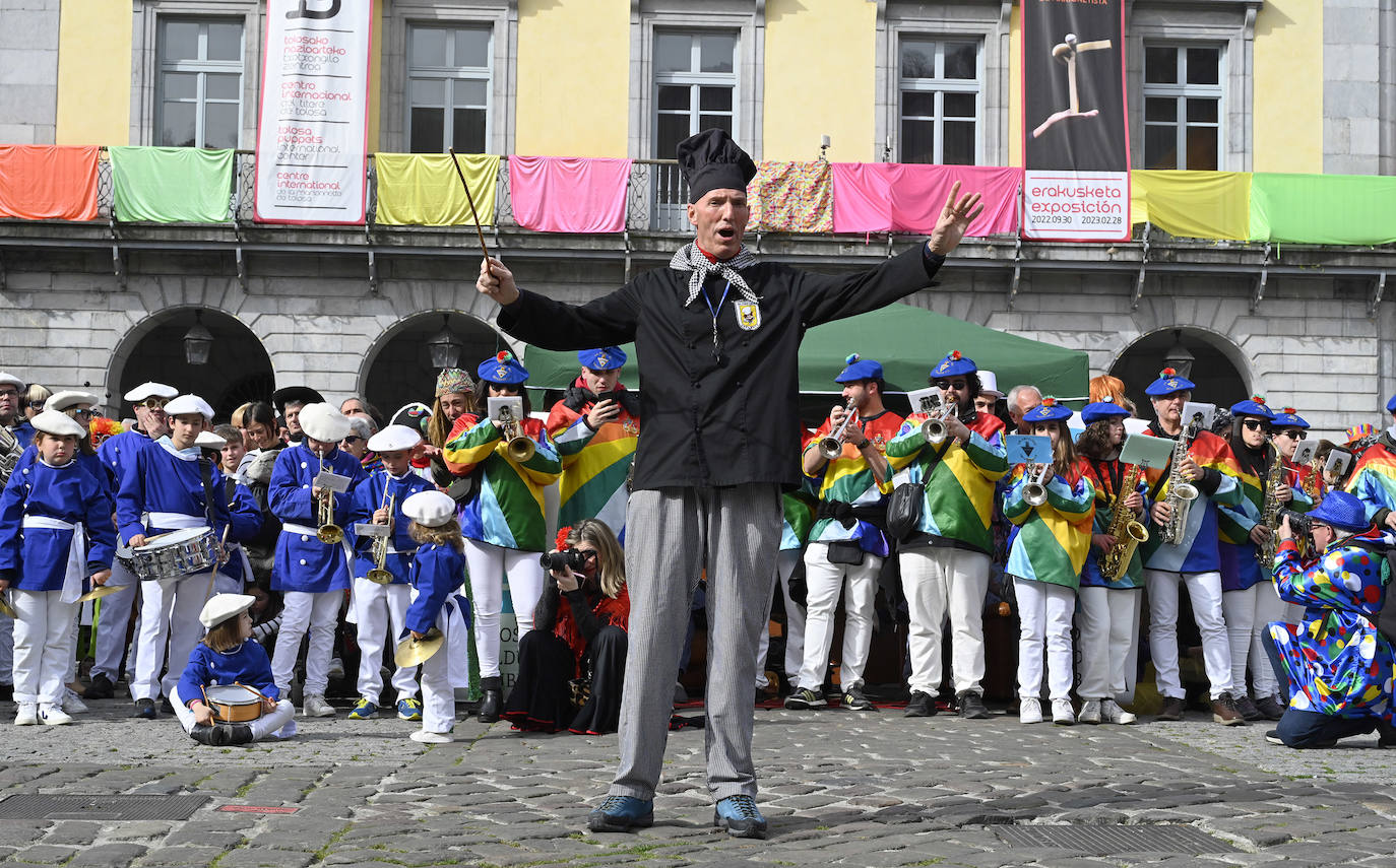 Asteartita pone el broche final a los carnavales de Tolosa