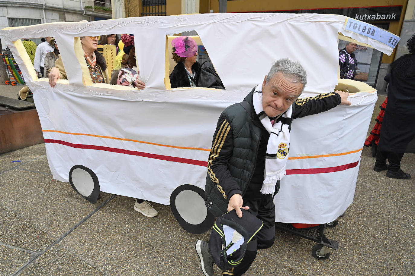 Asteartita pone el broche final a los carnavales de Tolosa