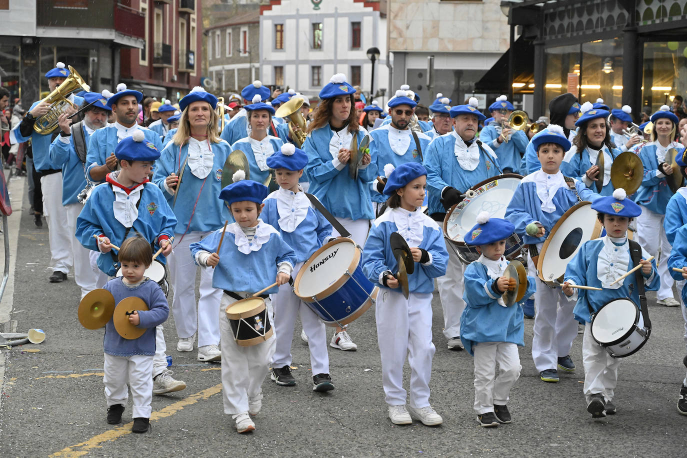 Asteartita pone el broche final a los carnavales de Tolosa