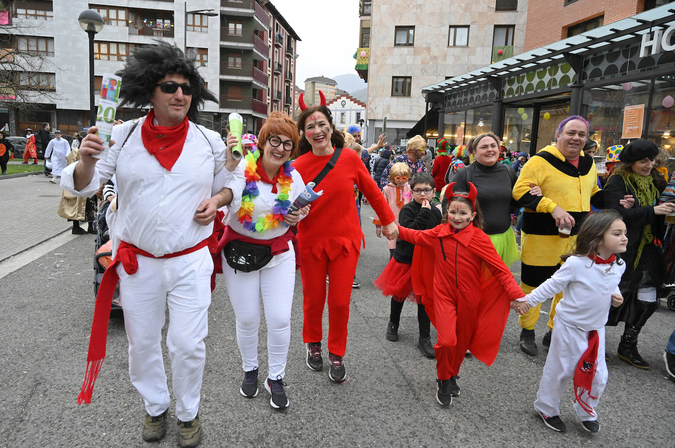 Asteartita pone el broche final a los carnavales de Tolosa