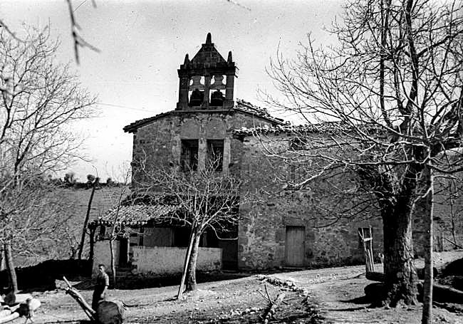 Iglesia de Arenaza o Areantza, en fotografía tomada en los años 50 por Indalecio Oianguren.