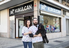 Lili y Pablo han emprendido Kukulcan, un espacio de visita imprescindible para las familias perrunas del territorio.