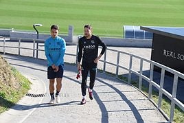 Álex Remiro, en la imagen junto a Guevara, confía en la capacidad de reacción de la Real.