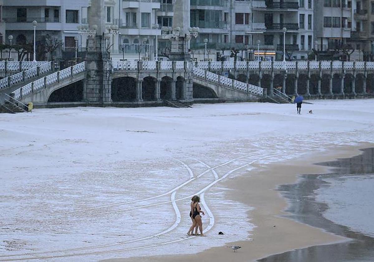 Nieve en la playa de La Concha