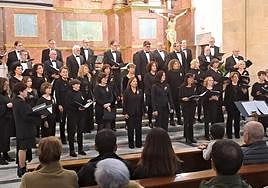 Zarautz Abesbatzako partaideak Frantziskotarretan eman zuten azken kontzertuan.