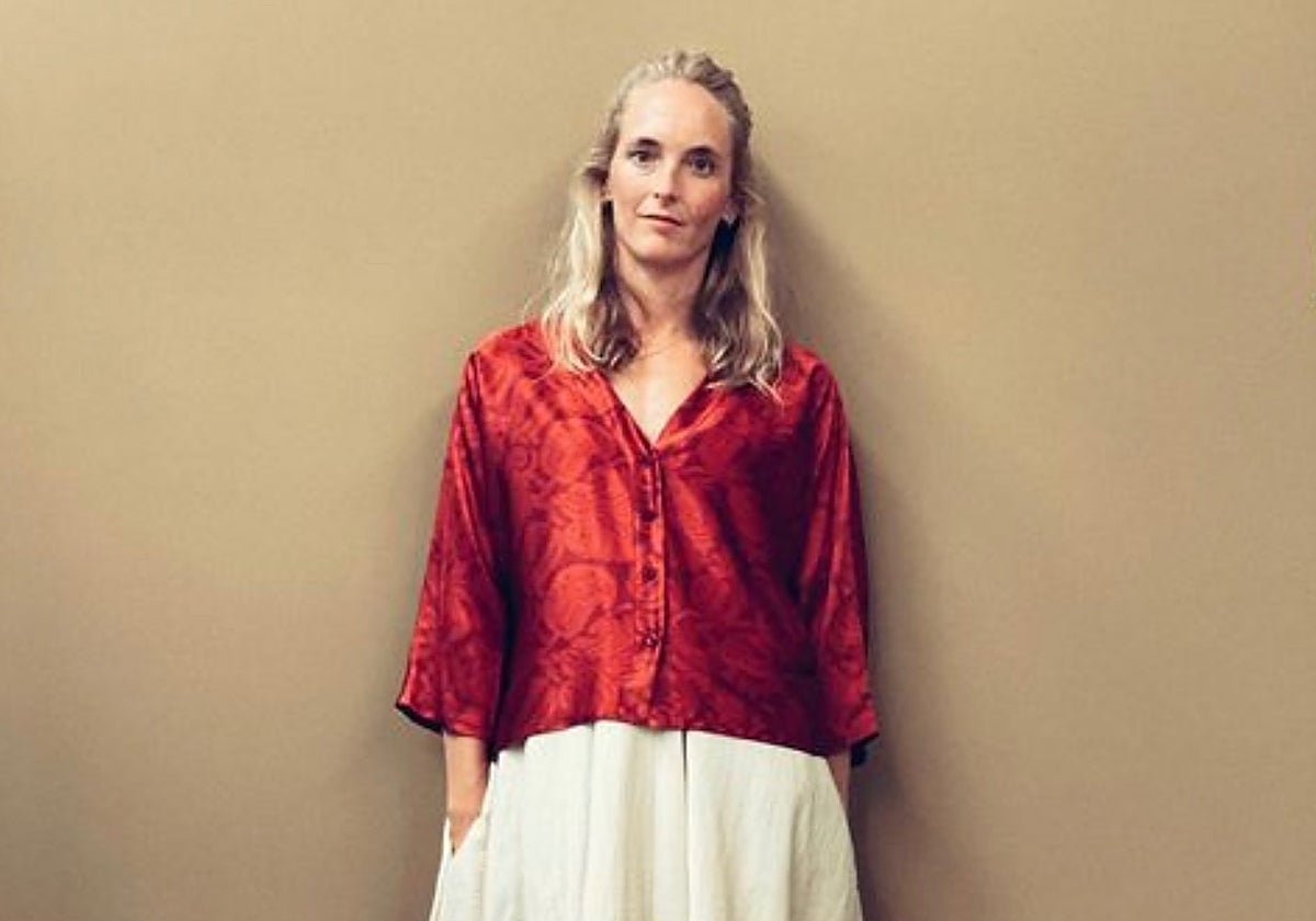 Falda y camisa de la firma Calmada.