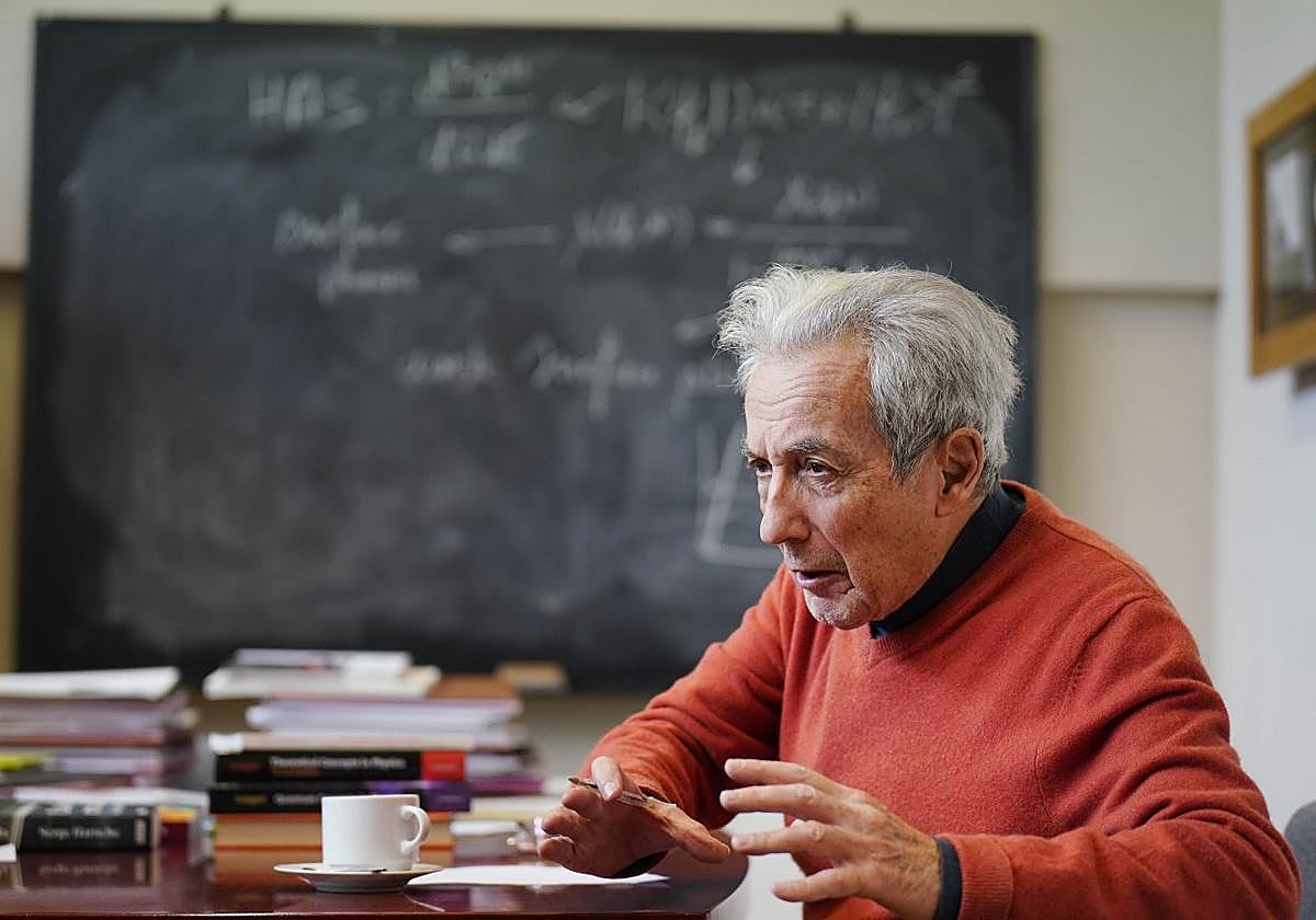 Albert Fert, en un despacho del Donostia International Physics Center.