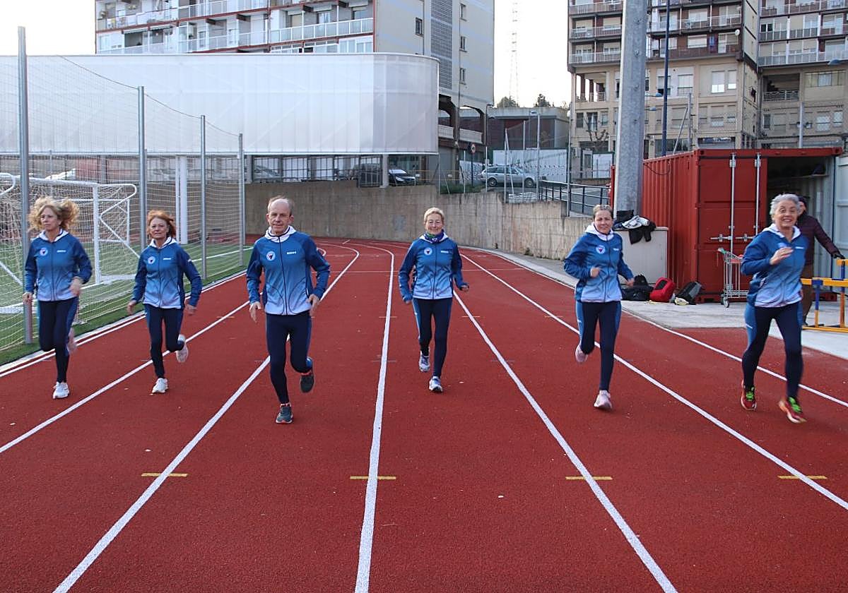 De izquierda a derecha: Moreda, Estefanía, Ferrer, Pérez, Castilla y Garmendia, en las pistas de Beraun.