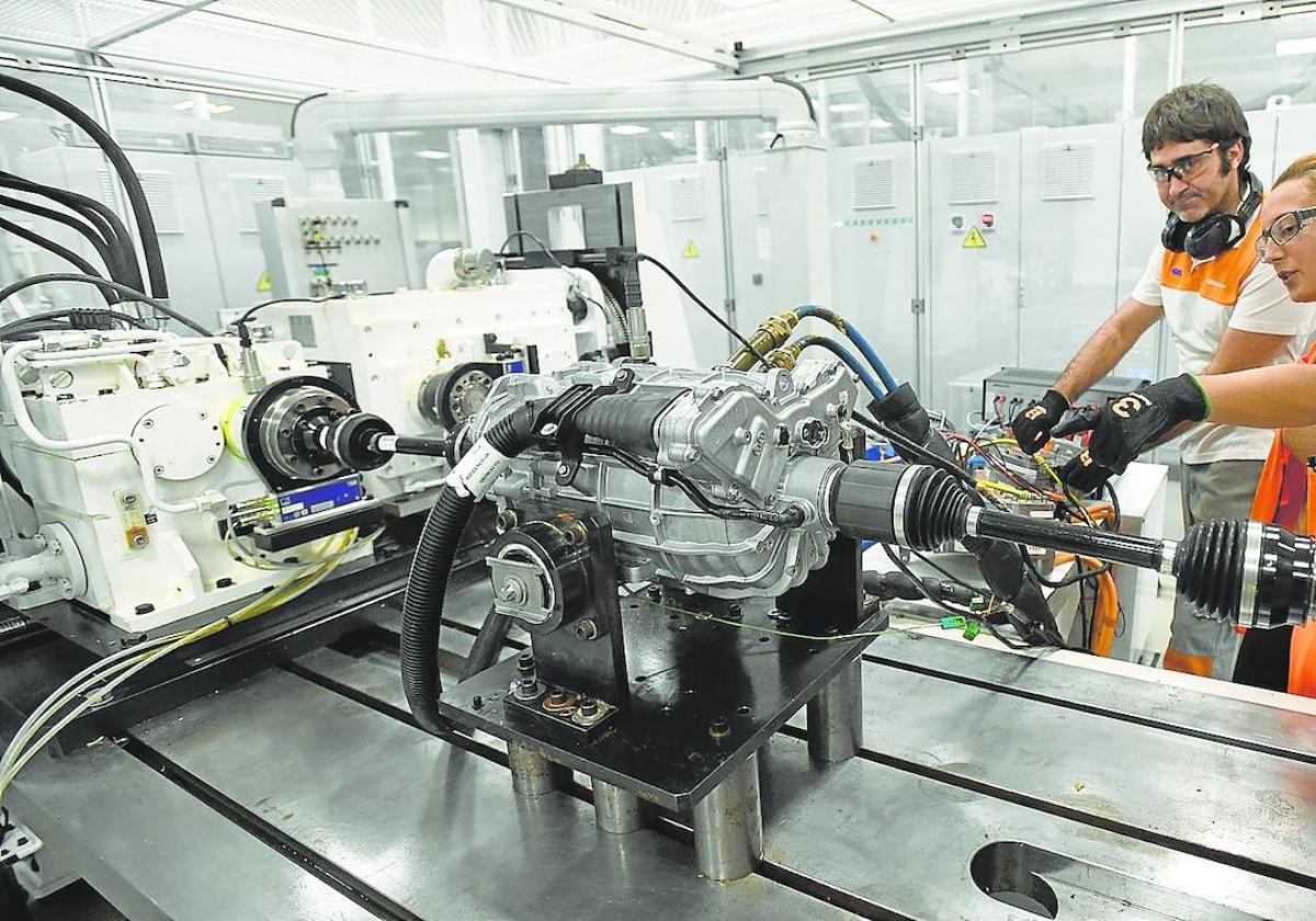 Trabajadores de una empresa industrial guipuzcoana.