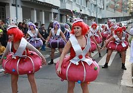 El Carnaval donostiarra vivió ayer por la tarde en Bidebieta su desfile final. Participaron Alegría de Alza, Eclipse, Fama, Santa Bárbara y Thamessis con un desfile que comenzó a las 17.01 horas en el frontón del barrio para continuar después por Serapio Mujika y Julio Urkijo, con final nuevamente en el frontón.