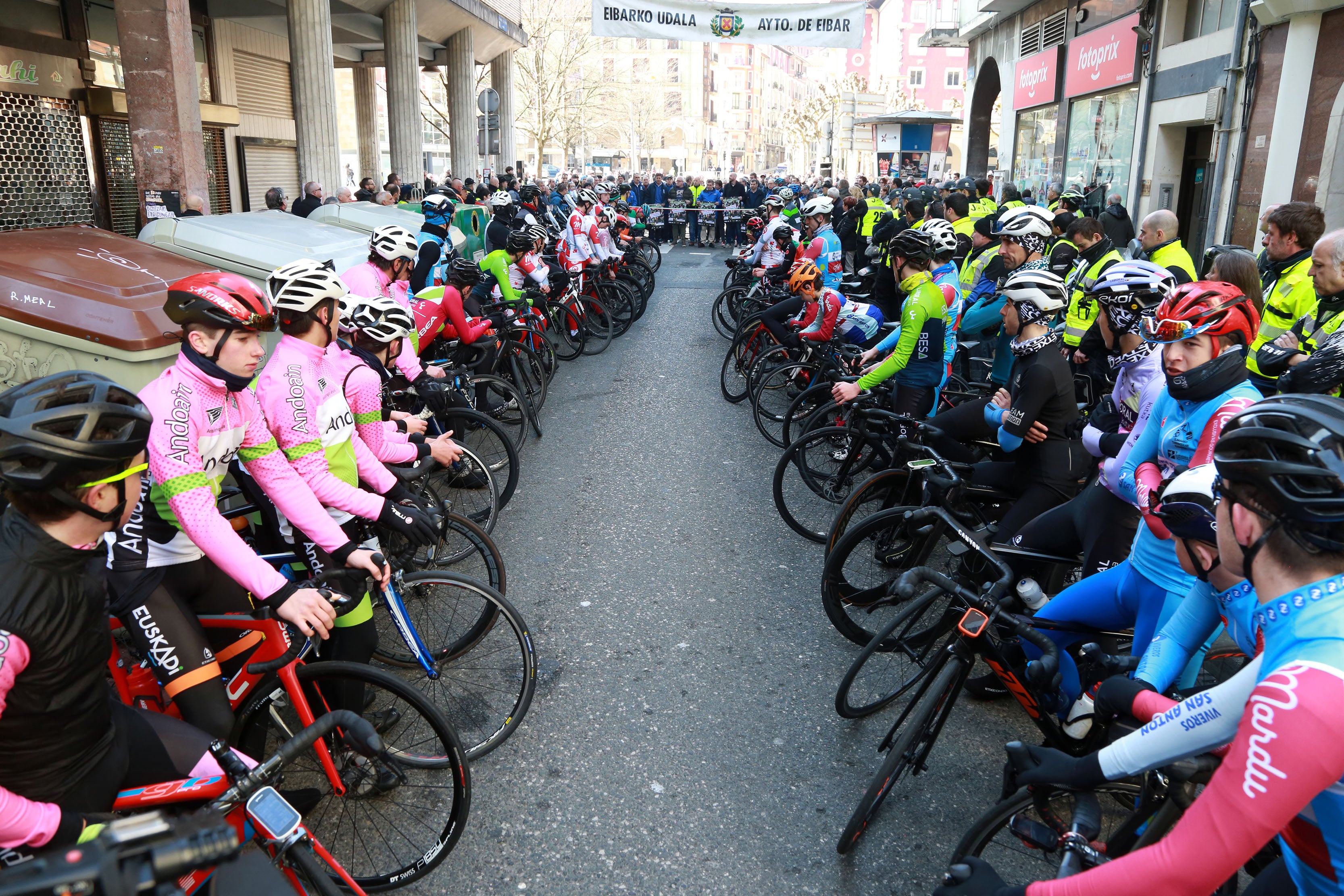 Protesta del ciclismo guipuzcoano