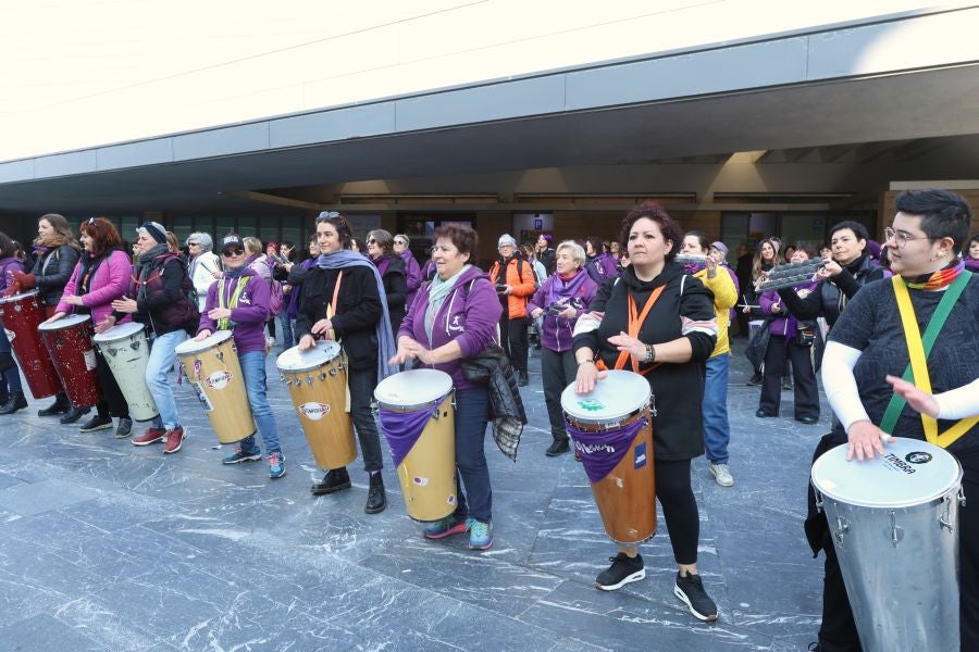 La marea lila llena las calles