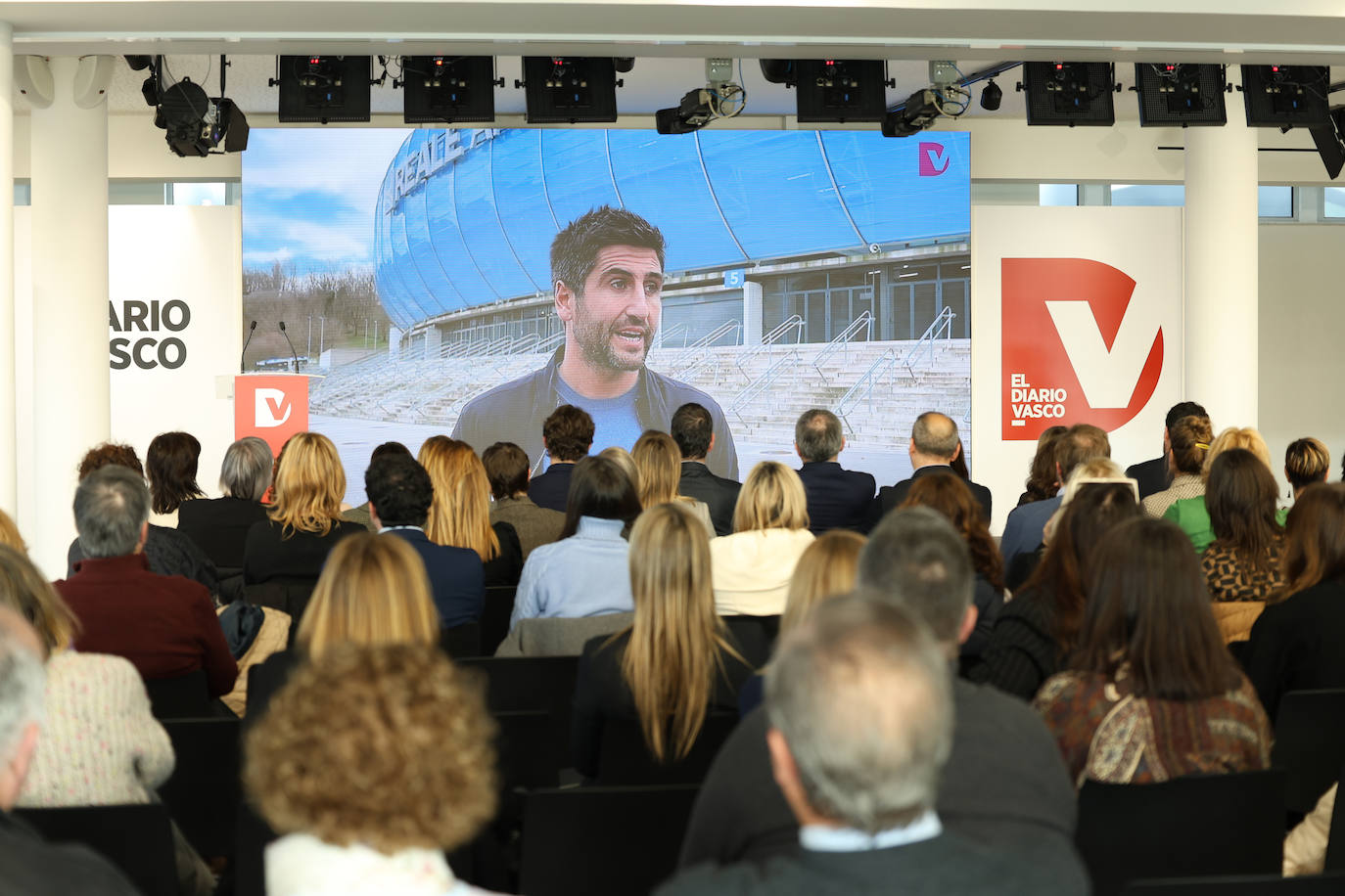 Markel Bergara, el exfutbolista de la Real Sociedad, participa en un vídeo respondiendo preguntas que normalmente se hacen solo a mujeres.