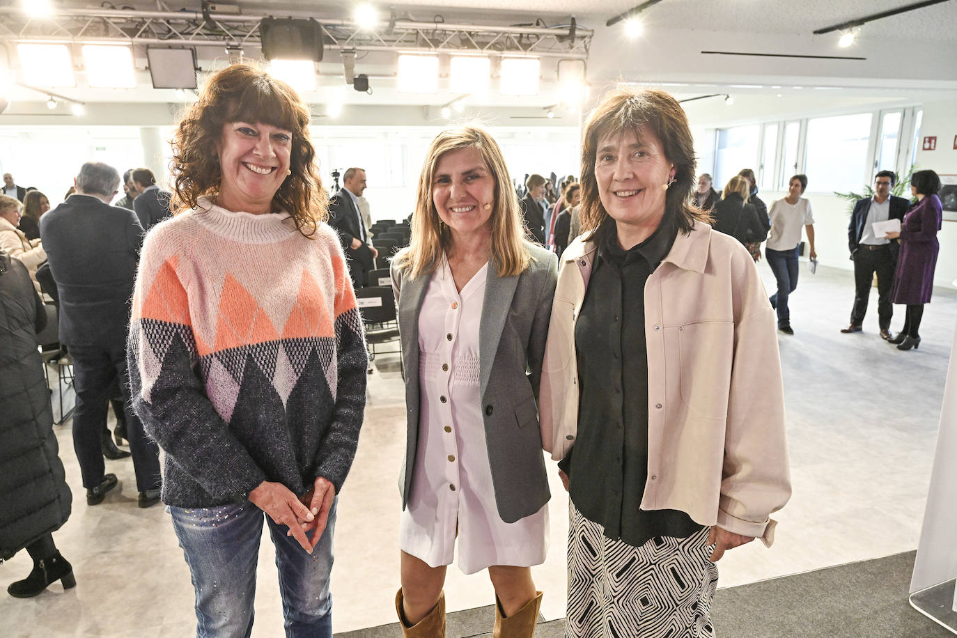 La directora de la Ertzaintza, Victoria Landa, la fiscal delegada de Menores, Mercedes Bautista, y la entrenadora del IDK, Azu Muguruza, fueron las tres invitadas en el foro de DV para reflexionar sobre la igualdad en vísperas del 8M.