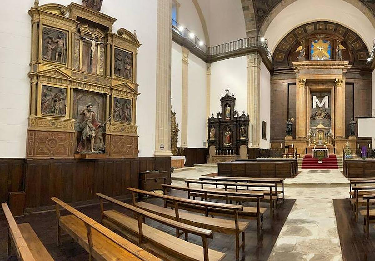 La iglesia es de estilo neoclásico con una única nave con crucero presidida por el altar y dos retablos en los laterales