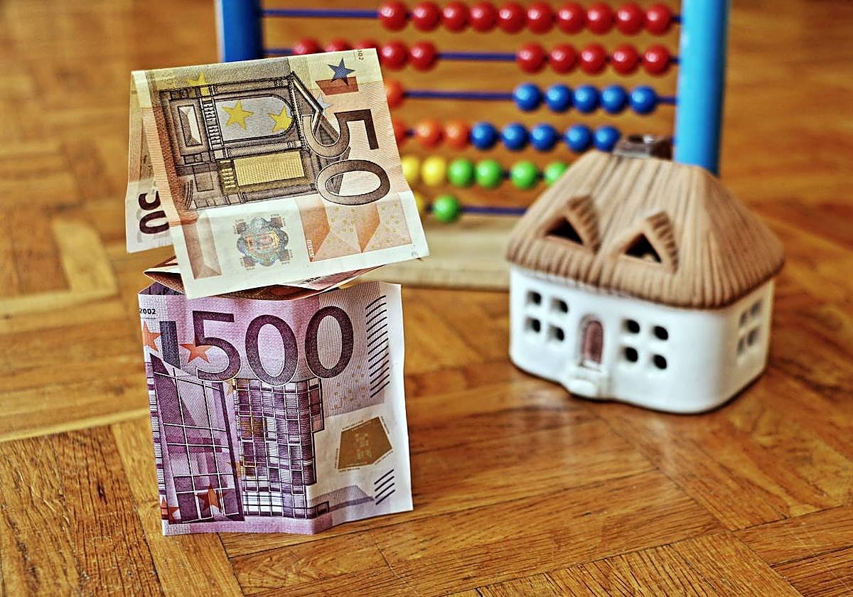 La imparable subida del euríbor está ahogando a las familias con hipotecas variables.