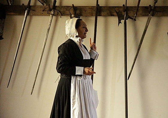 Andre Madalenek XVII. mendera eramango ditu bisitariak, jauregiko istorioak kontatuz.