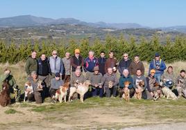 Foto de familia de los participantes en la prueba de las sociedades de Donostialdea.