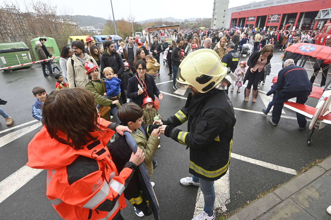 Las mejores imágenes de la jornada de puertas abiertas en el parque de bomberos