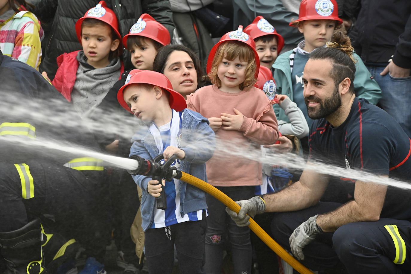 Las mejores imágenes de la jornada de puertas abiertas en el parque de bomberos