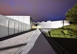 Vista nocturna de las instalaciones deportivas de Usabal de Tolosa.
