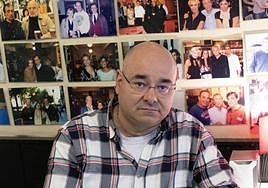 El poeta irundarra Pello Otxoteko, durante la entrevista.