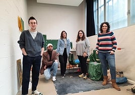 Udal ordezkariak eta Kulturazeko kideak, sortzaileekin.