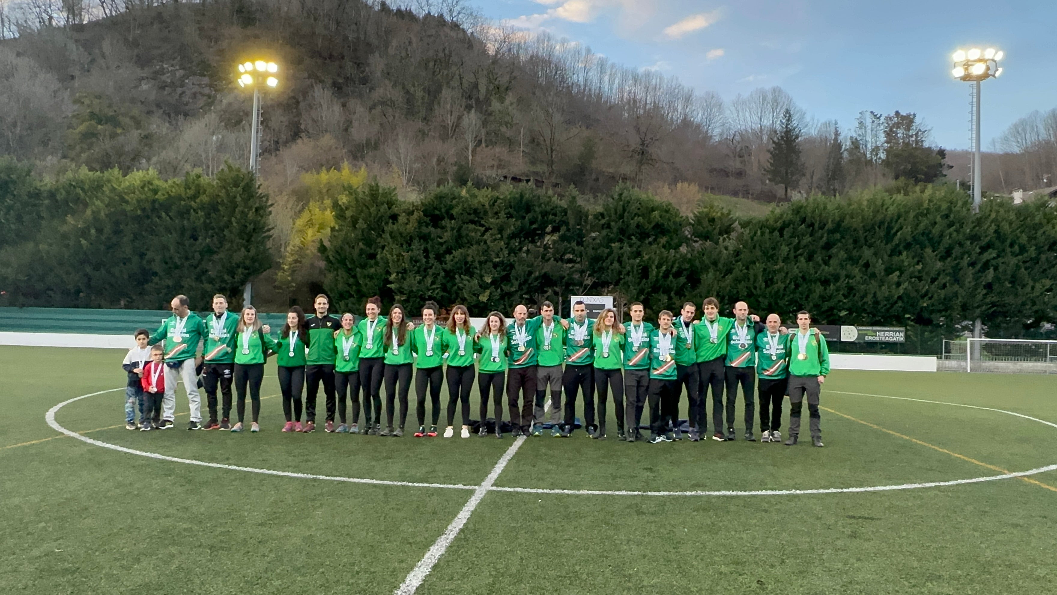 Recibimiento al Beti Gazte de sokatira en Lesaka